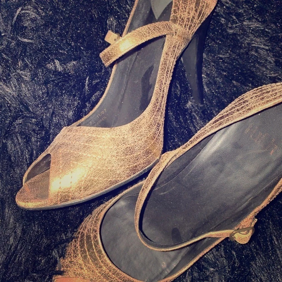 Vintage brushed Gold leather women’s heels  8.5 - Picture 2 of 4